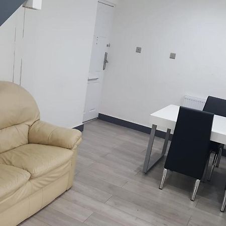 Homestay In Birmingham Sleeps 8 - Free Parking & Wifi Dış mekan fotoğraf