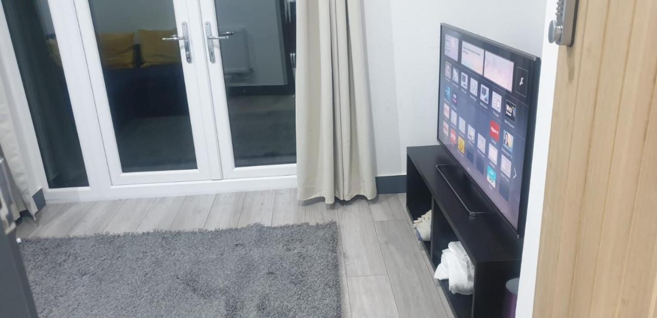 Homestay In Birmingham Sleeps 8 - Free Parking & Wifi Dış mekan fotoğraf