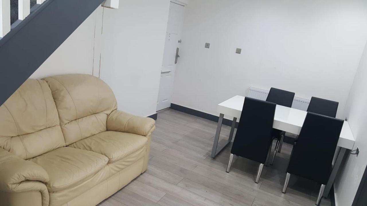 Homestay In Birmingham Sleeps 8 - Free Parking & Wifi Dış mekan fotoğraf